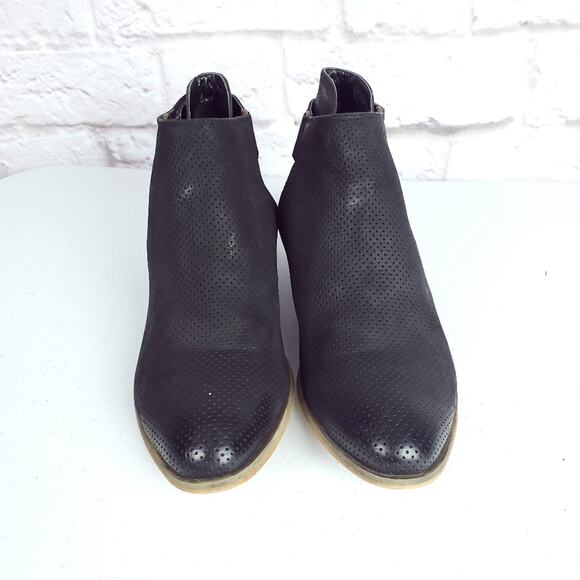 Caslon 7.5 black booties suede perforated - Picture 9 of 11